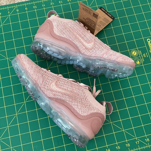 WOMENS AIR VAPORMAX 2021 FK - Picture 5 of 9